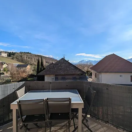 شقة Bright Duplex- Terrace-brison-saint-innocent