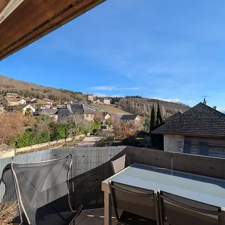 Bright Duplex- Terrace-brison-saint-innocent شقة