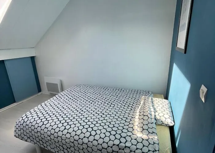 Bright Duplex- Terrace-brison-saint-innocent شقة *