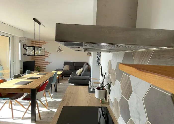 شقة Bright Duplex- Terrace-brison-saint-innocent