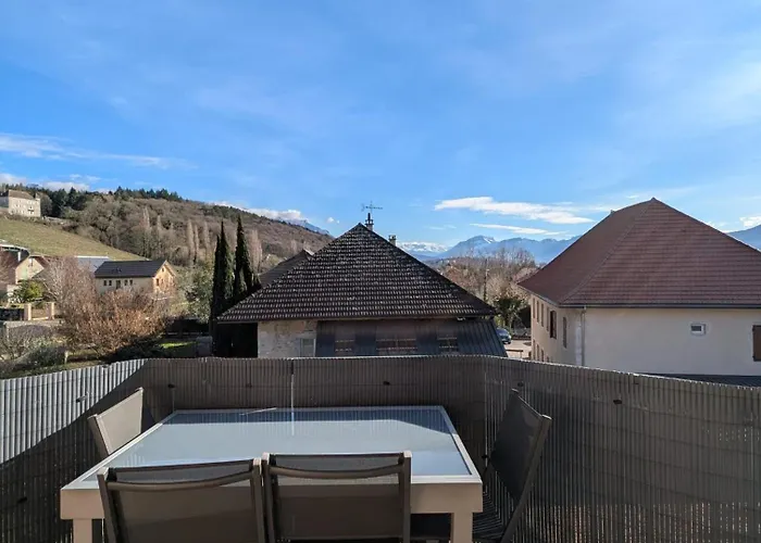 شقة Bright Duplex- Terrace-brison-saint-innocent