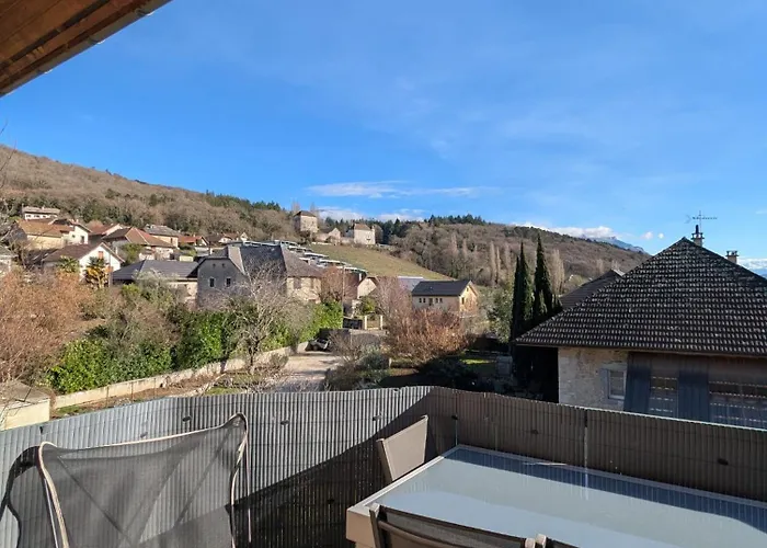 Bright Duplex- Terrace-brison-saint-innocent شقة